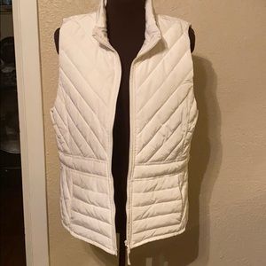 ⭐️sold⭐️ Loft white puffer vest